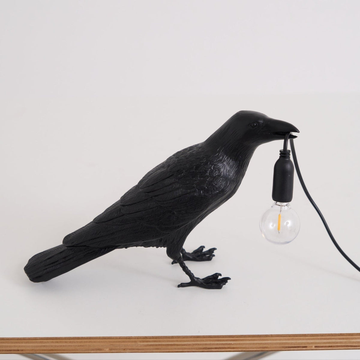 Evon fantasifull bordslampa i harts