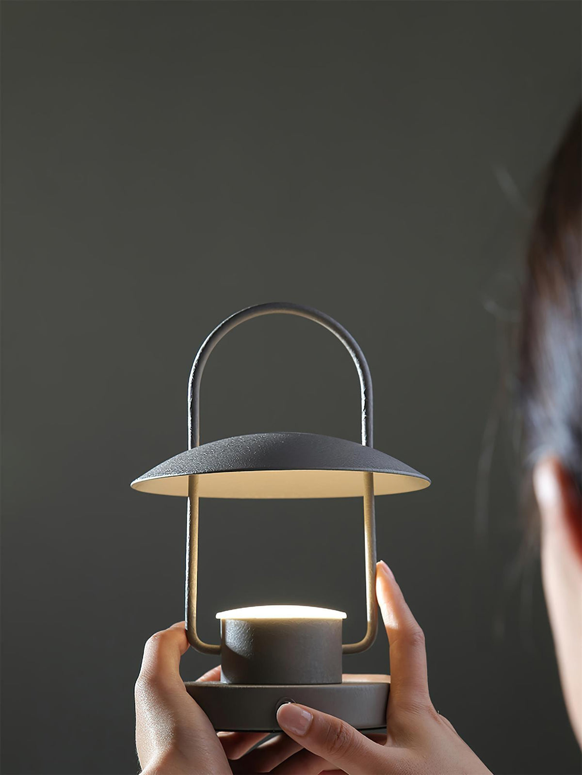 Solaran grå modern bordslampa