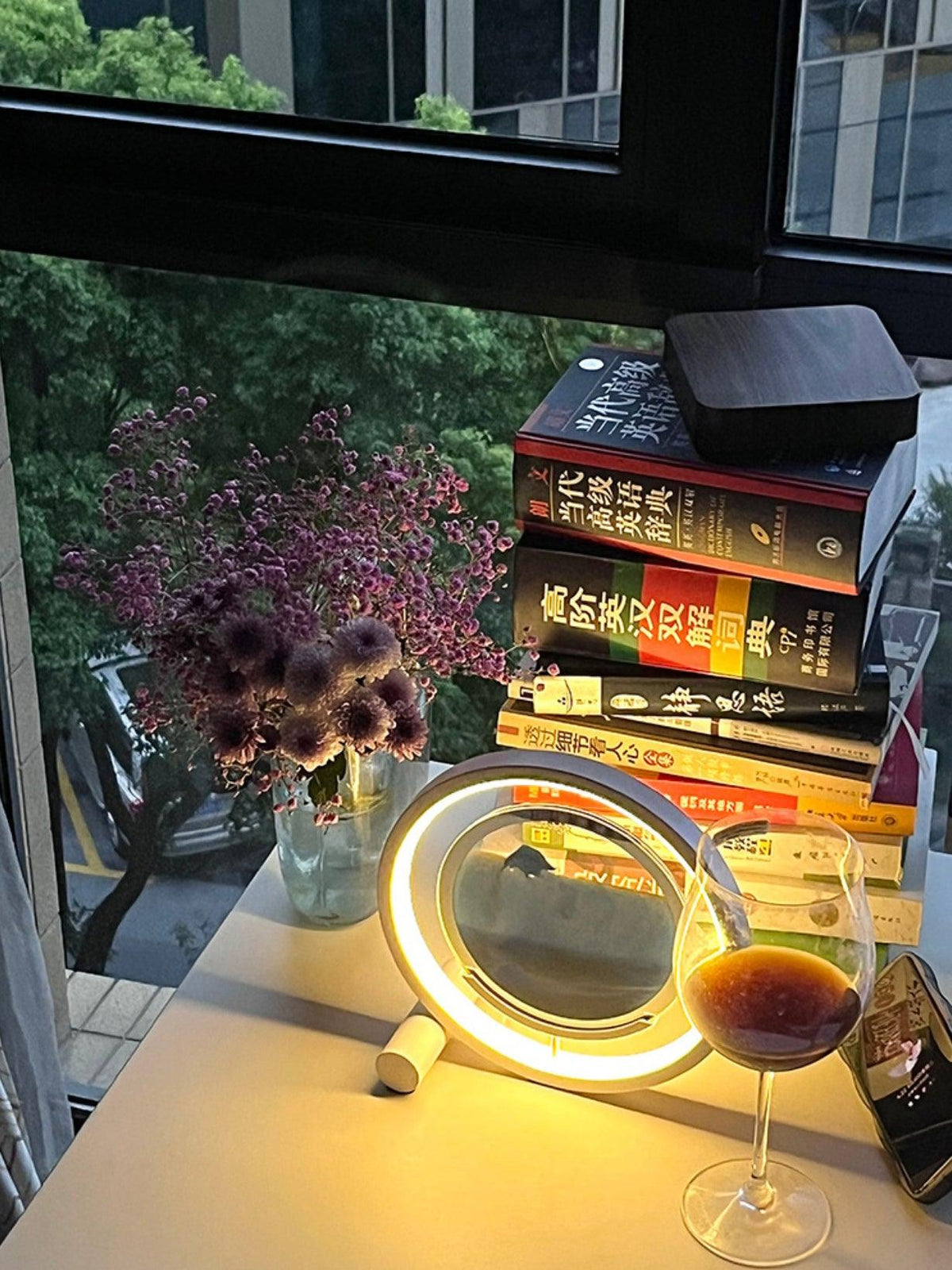 Ciririra abstrakt bordlampe