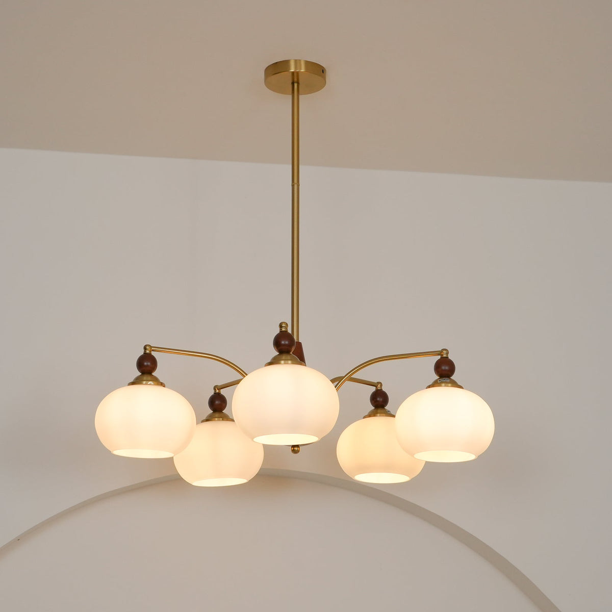 Vevely retro-pendellampe i gult glas og messing