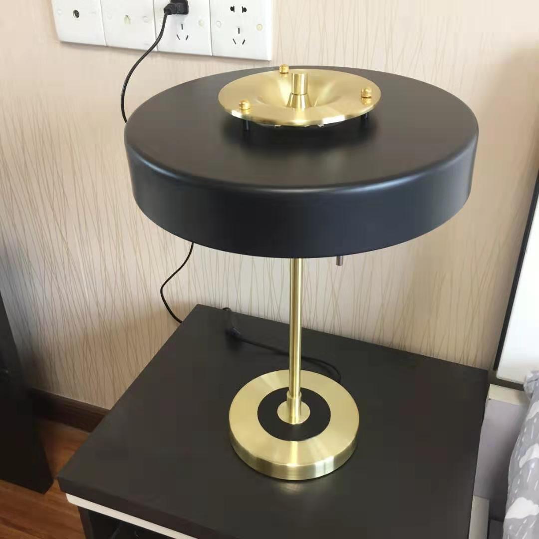 Paula moderne bordlampe