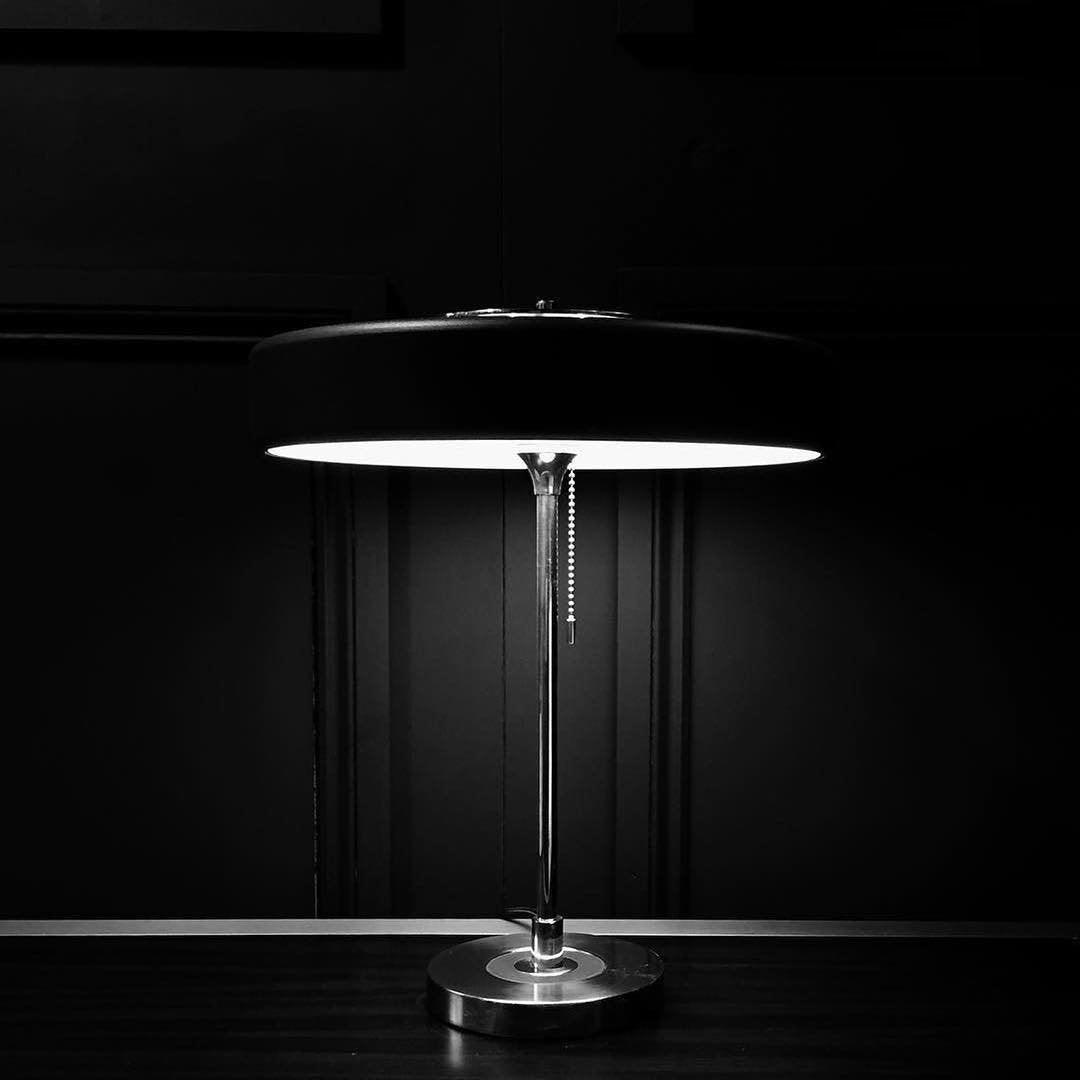 Paula moderne bordlampe