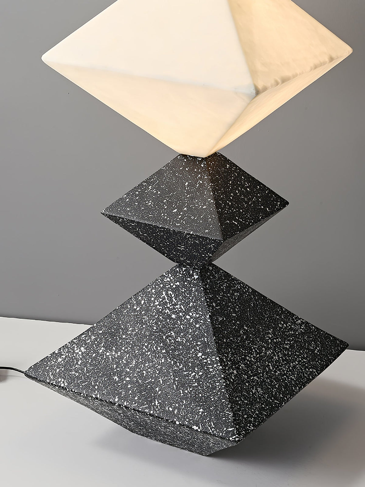 GeoGlow rombisk kubgolvlampa