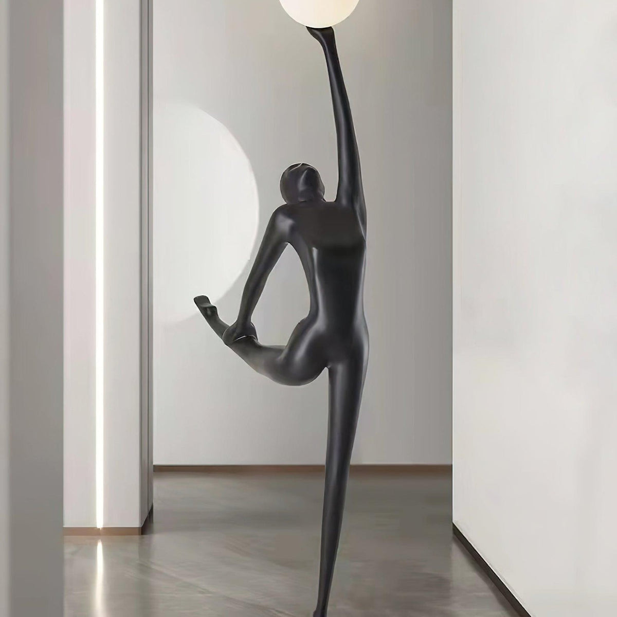 Lyrielle ballerina-gulvlampe i sort