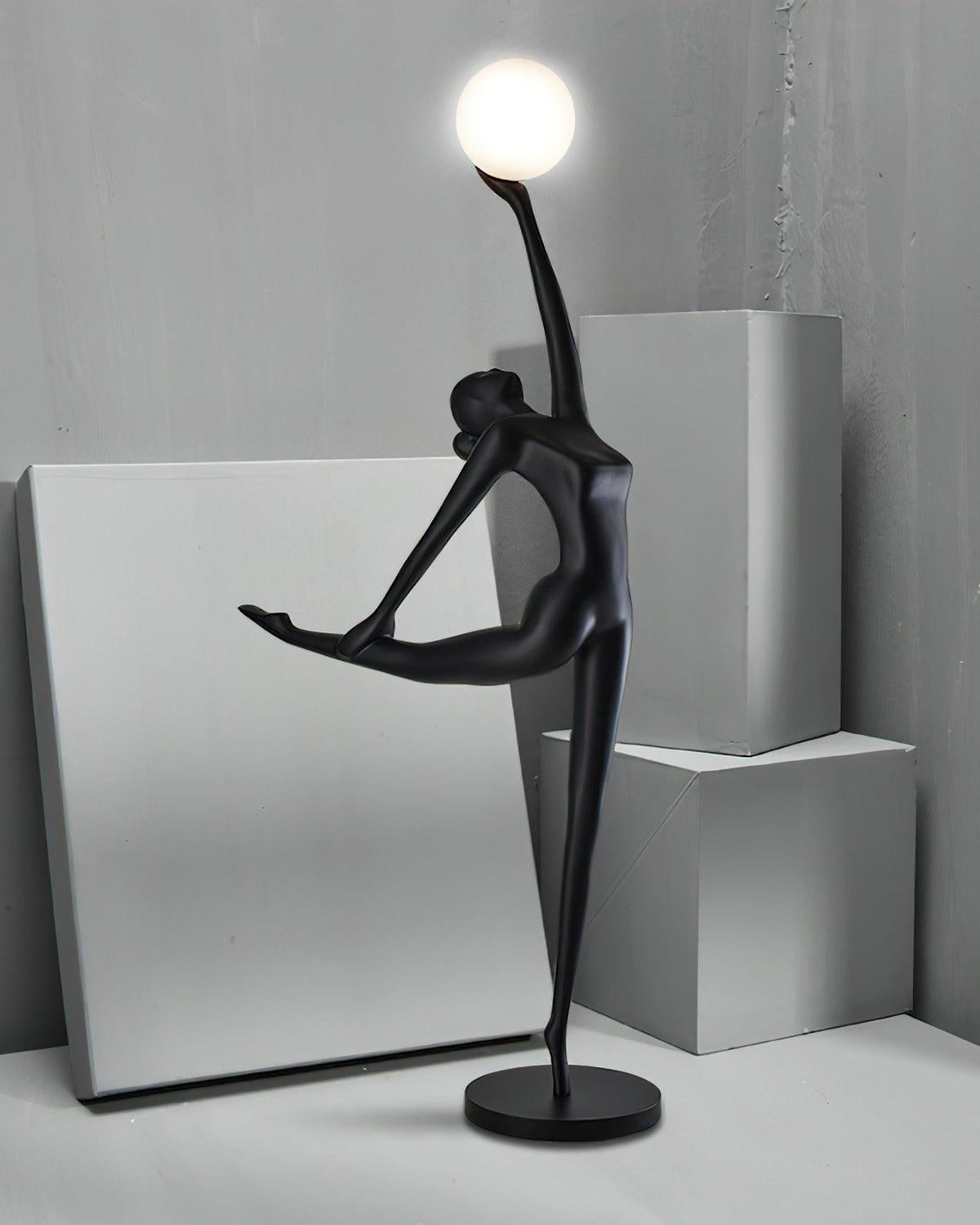 Lyrielle ballerina-gulvlampe i sort