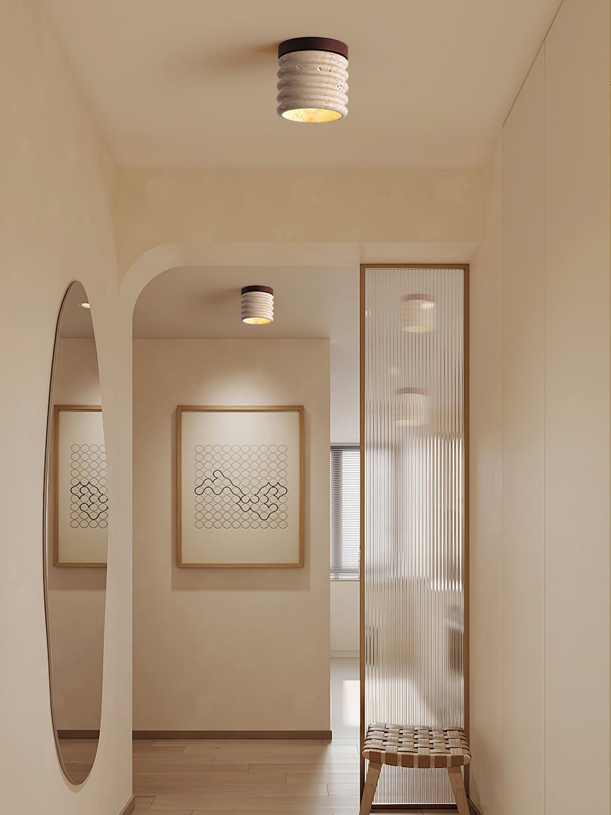 Vomaran cylindrisk loftslampe i rillet travertin