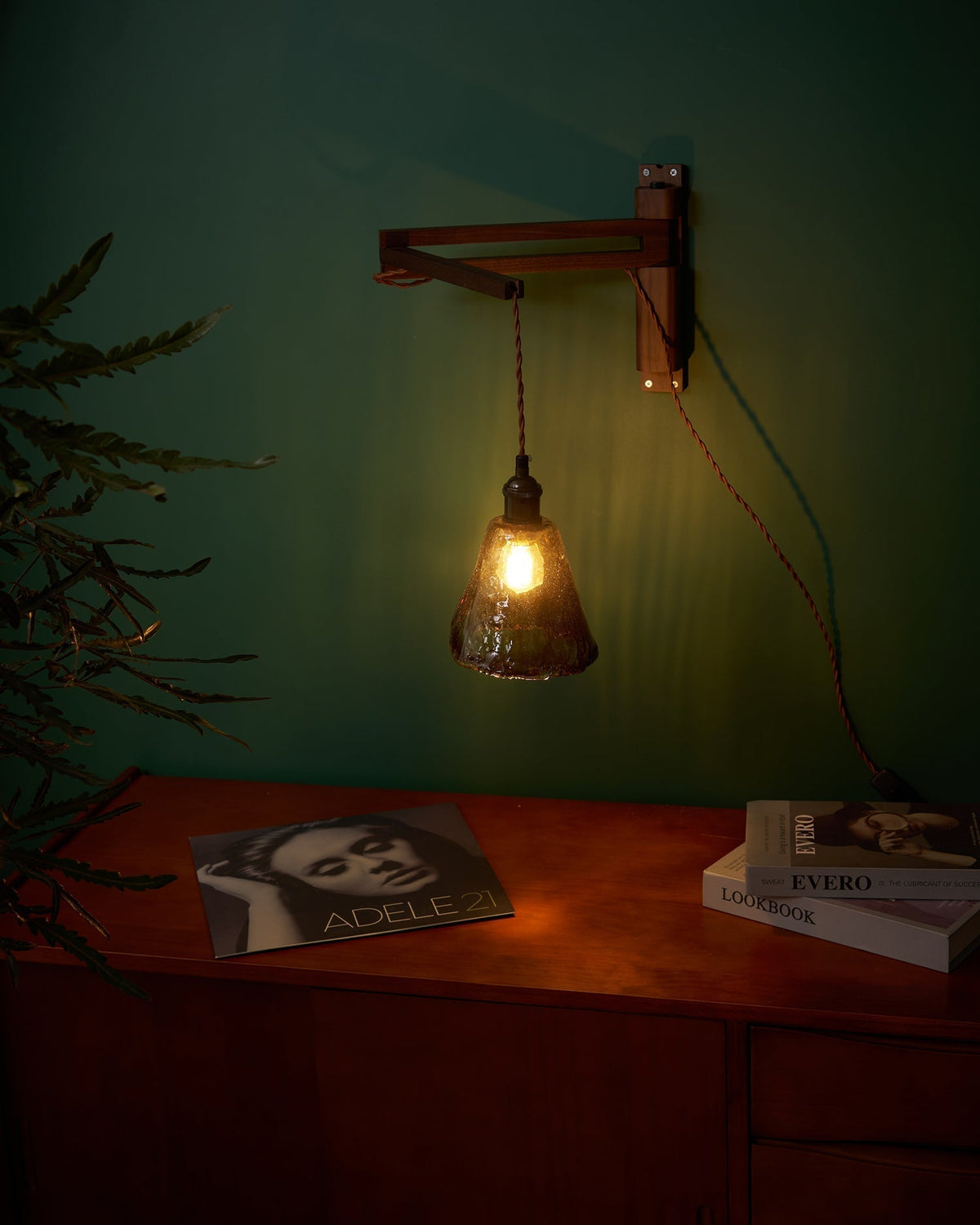 Mirisaria Wall Lamp