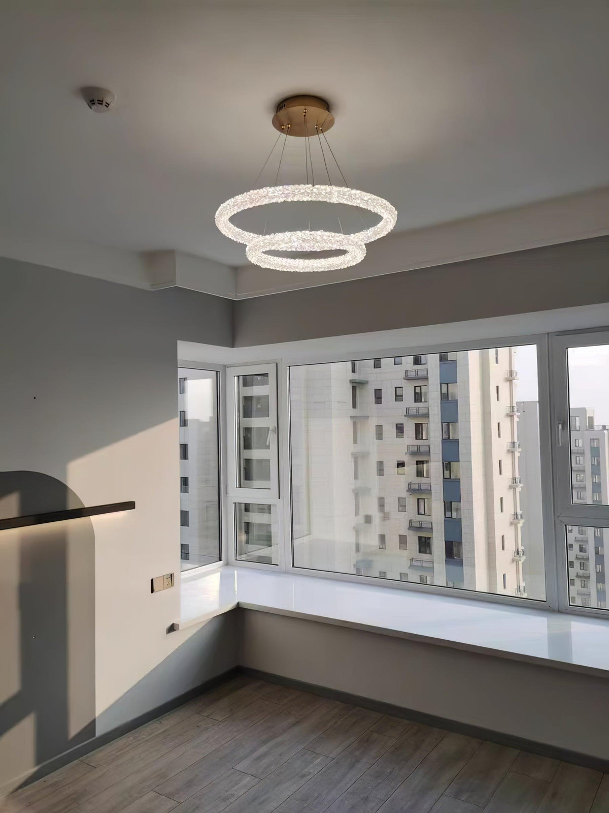 Candeeiro de teto Seleira com anel de cristal LED