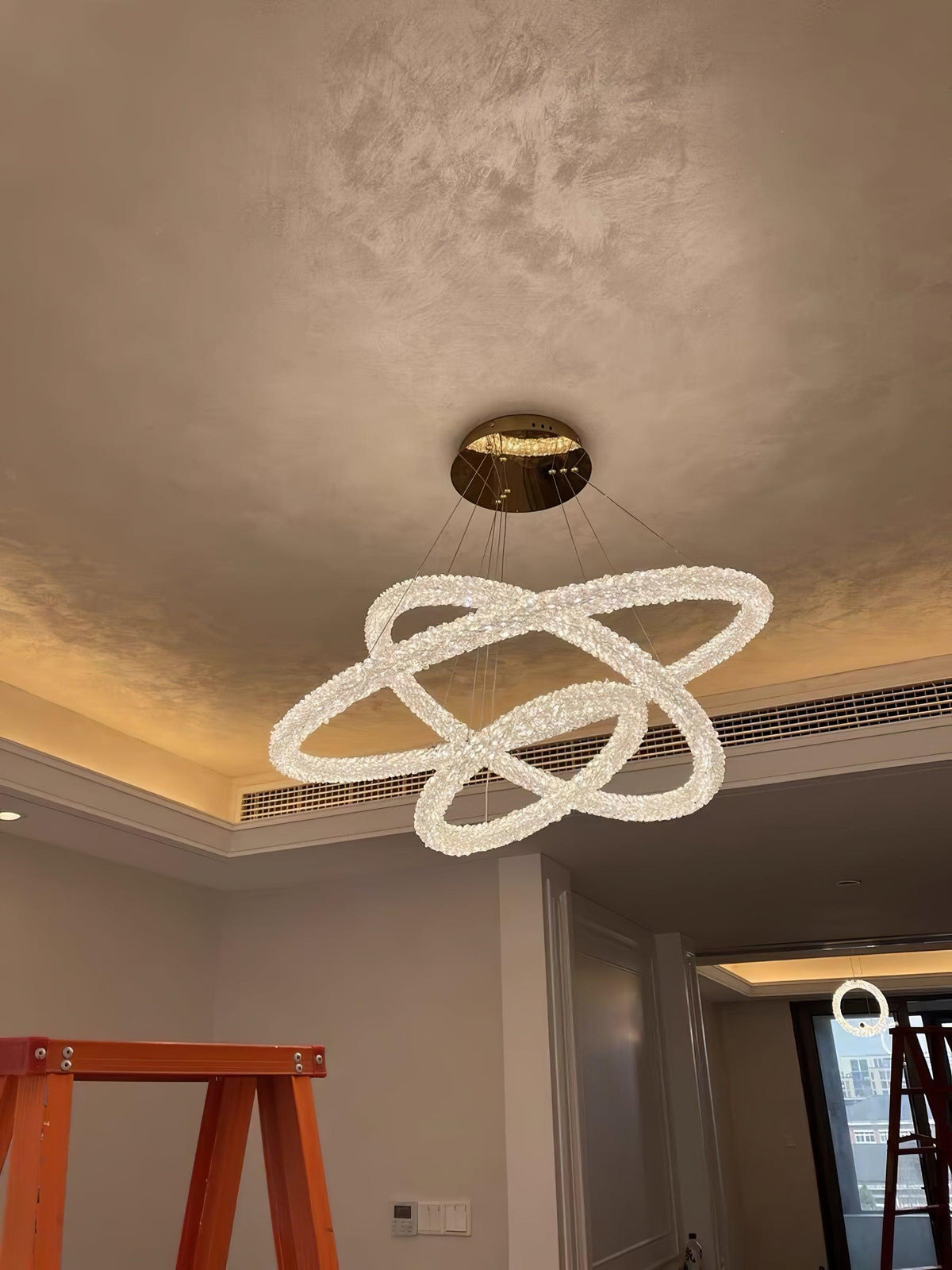 Candeeiro de teto Seleira com anel de cristal LED