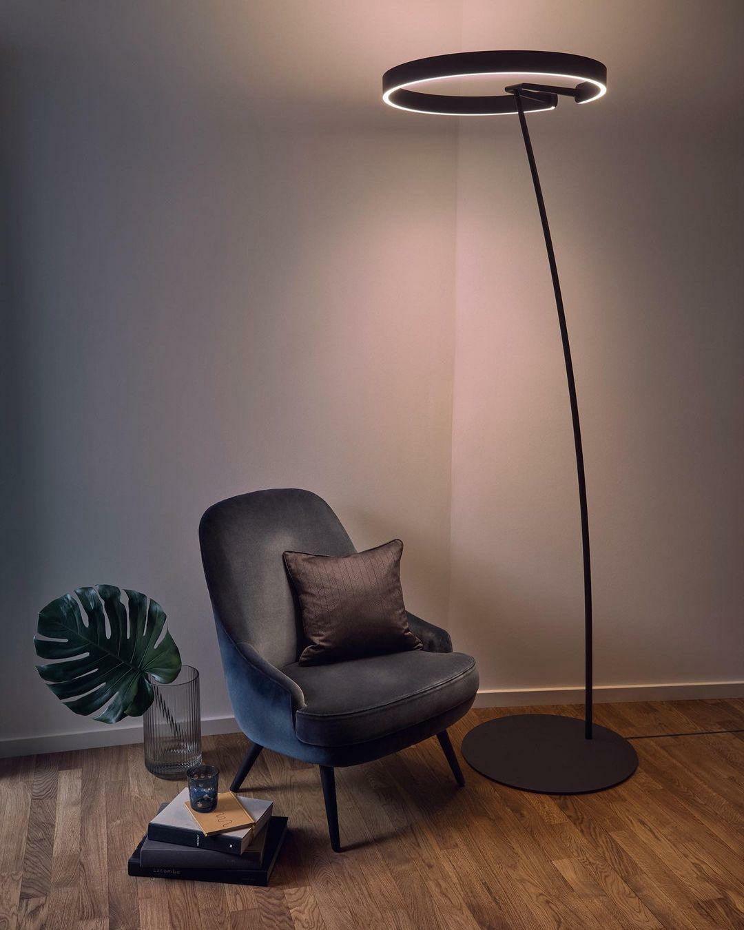 Rondy-minimalistinen lattiavalaisin