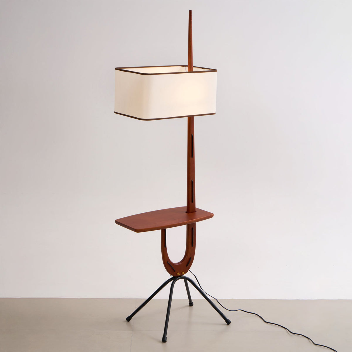 Vemara Golvlampa i trä i mitten av århundradet-stil