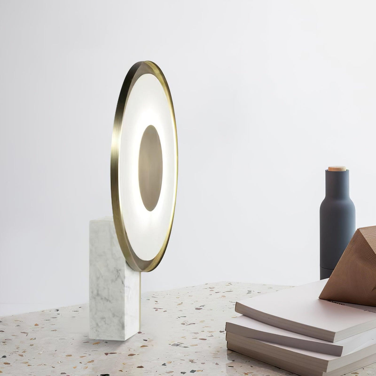 Candeeiro de mesa Tessain em mármore, minimalista