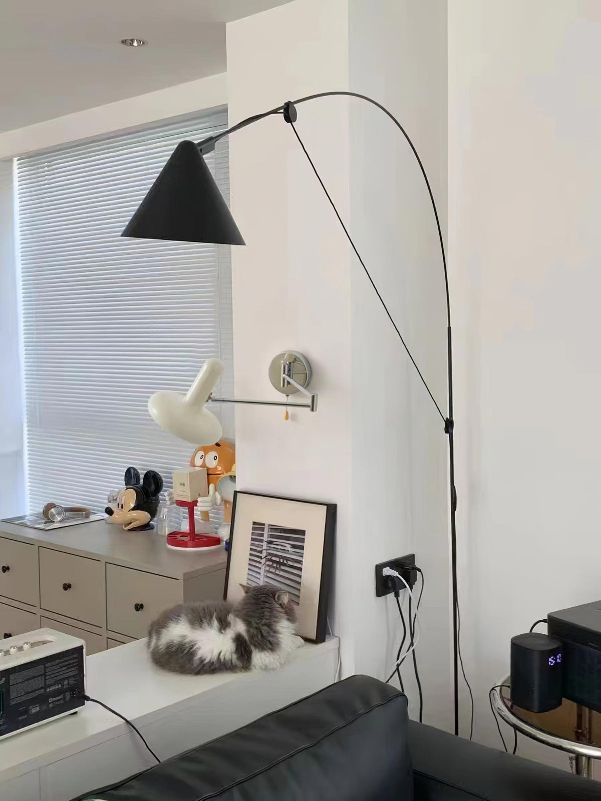 Ferinielle nordisk konstnärlig vägglampa i metall