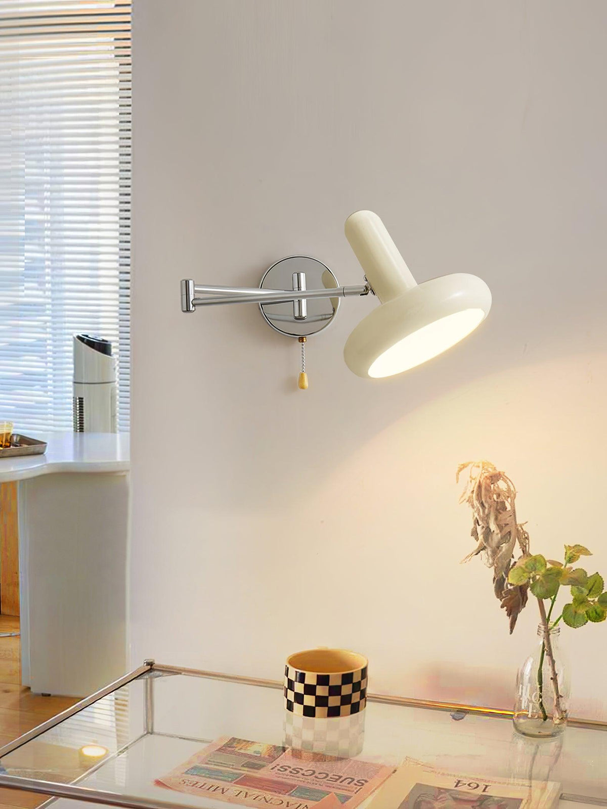 Ferinielle nordisk konstnärlig vägglampa i metall