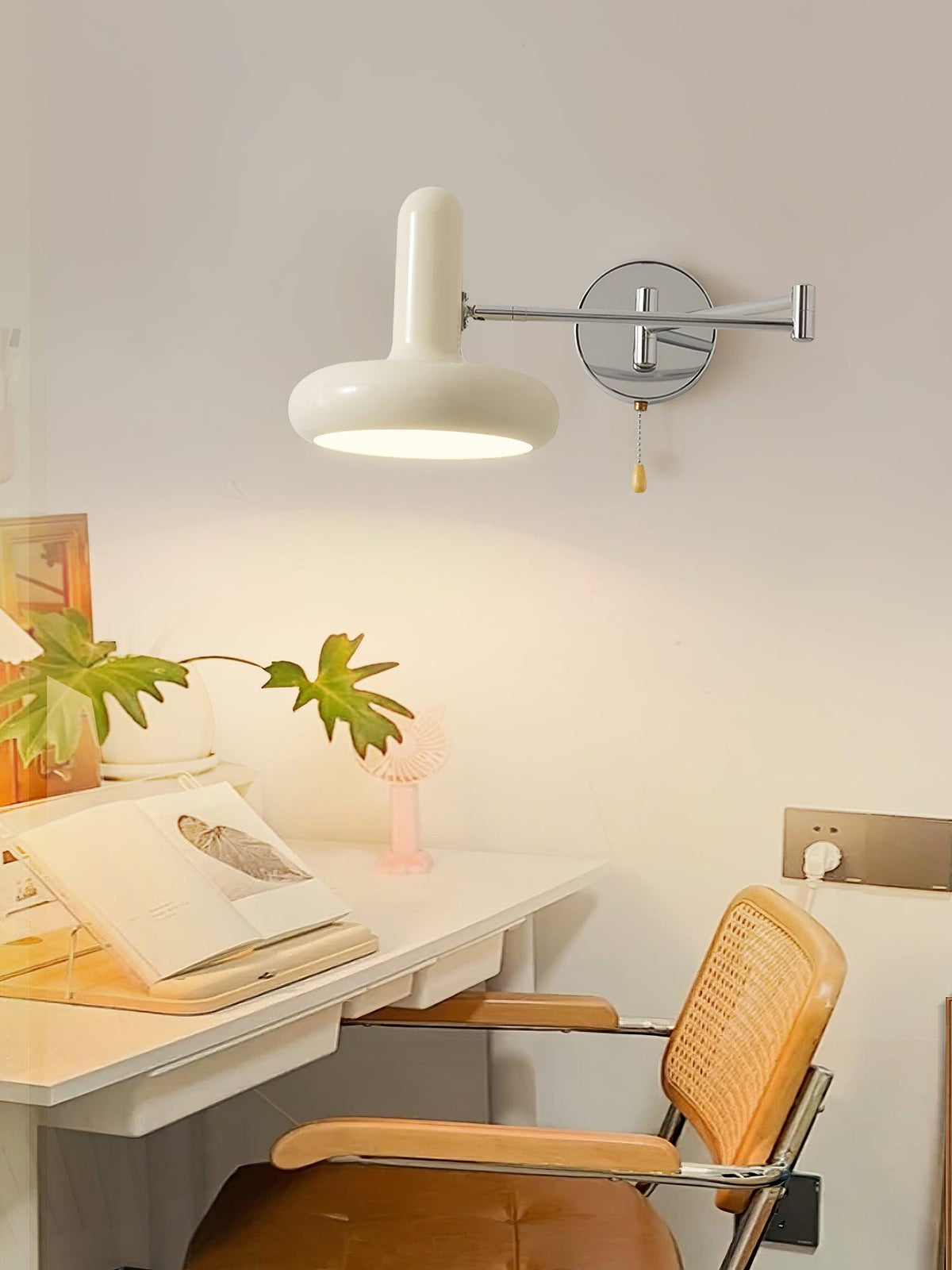 Ferinielle nordisk konstnärlig vägglampa i metall