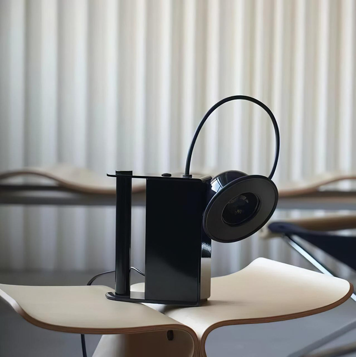 Clavon futuristinen pöytävalaisin