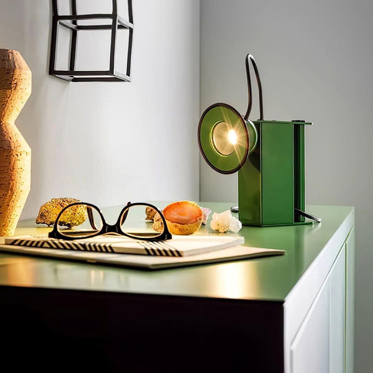 Clavon futuristinen pöytävalaisin