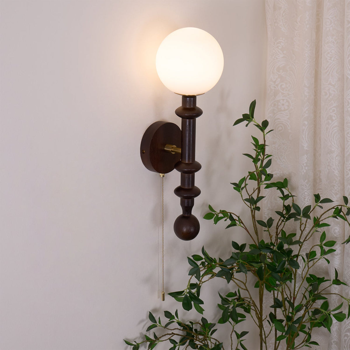 Candeeiro de parede elegante em vidro e madeira com coluna romana Elmiror