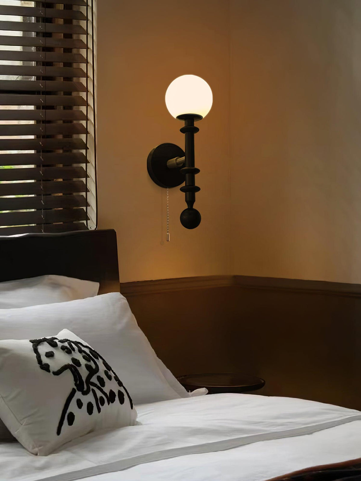 Candeeiro de parede elegante em vidro e madeira com coluna romana Elmiror