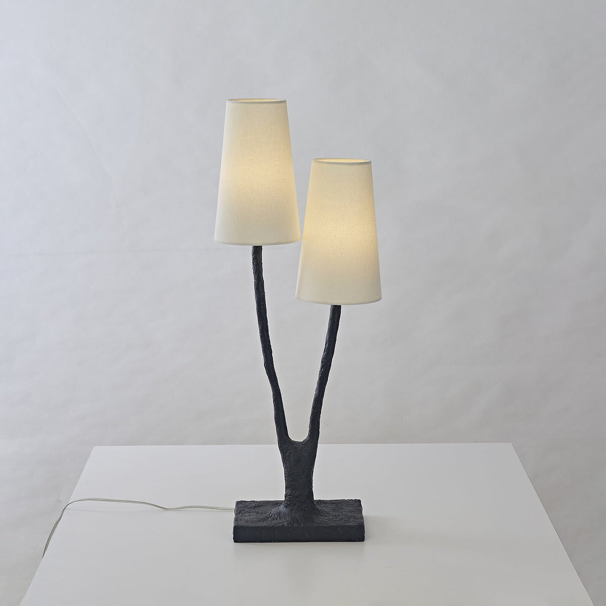 Branwen Roots-bordlampe
