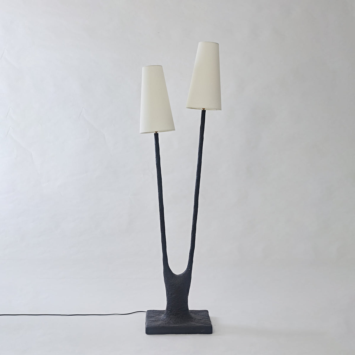 Branwen Roots-bordlampe