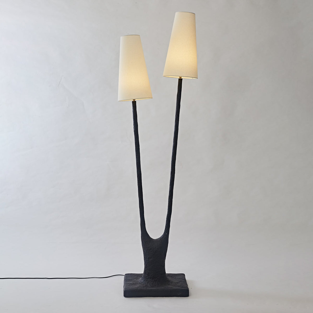 Branwen Roots-bordlampe