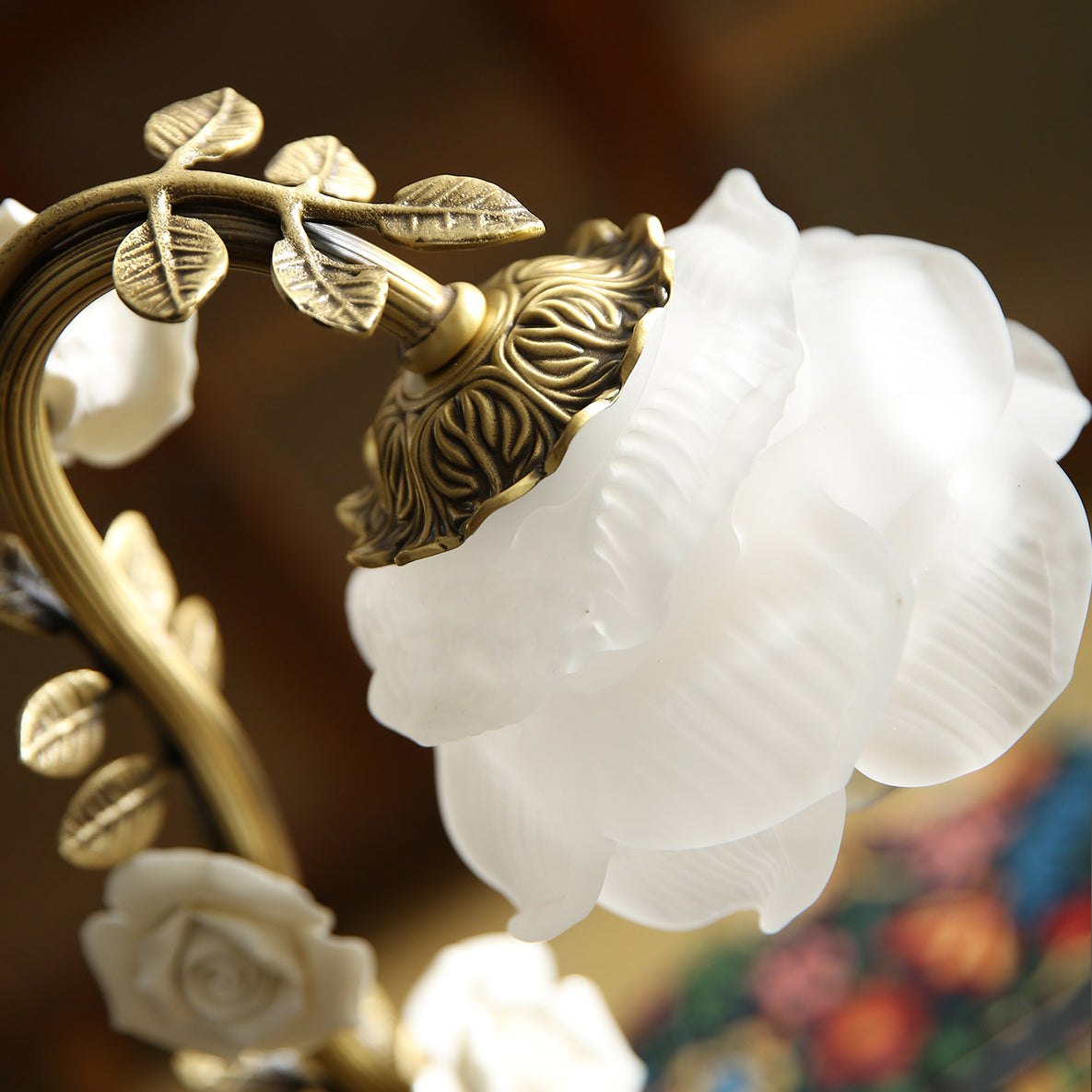 Liorarena blommig bordslampa