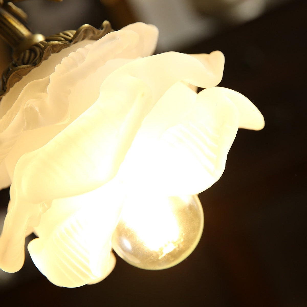 Liorarena blommig bordslampa