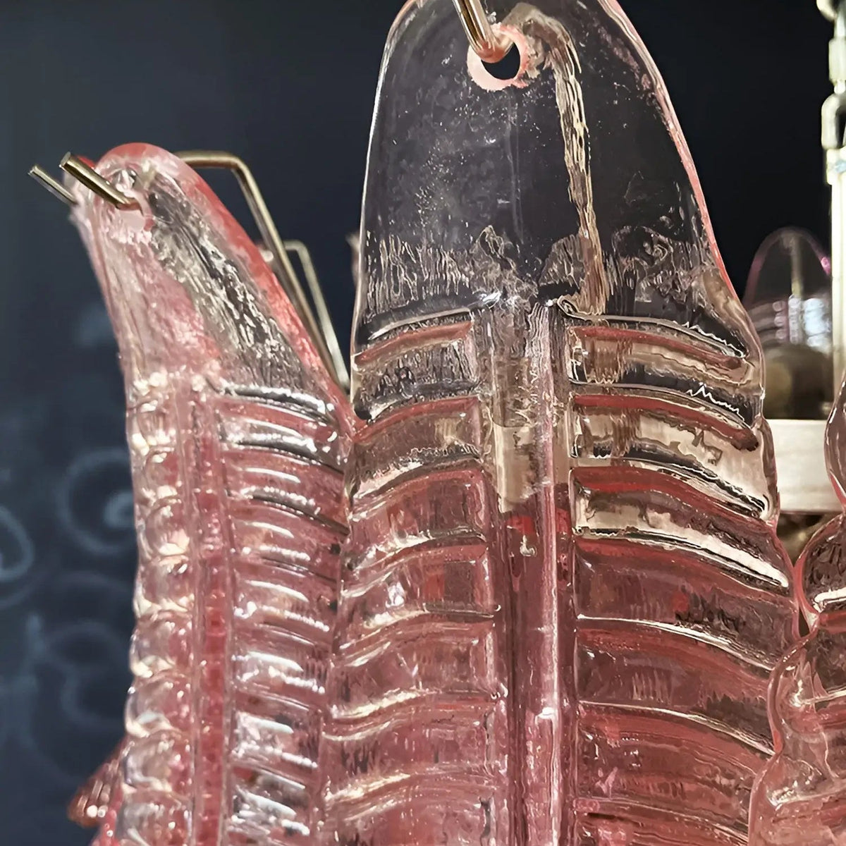Liorisian lysekrone med kaskadeformede blade i lyserødt Murano-glas, romantisk