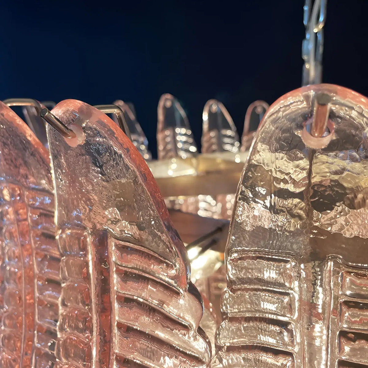 Liorisian lysekrone med kaskadeformede blade i lyserødt Murano-glas, romantisk