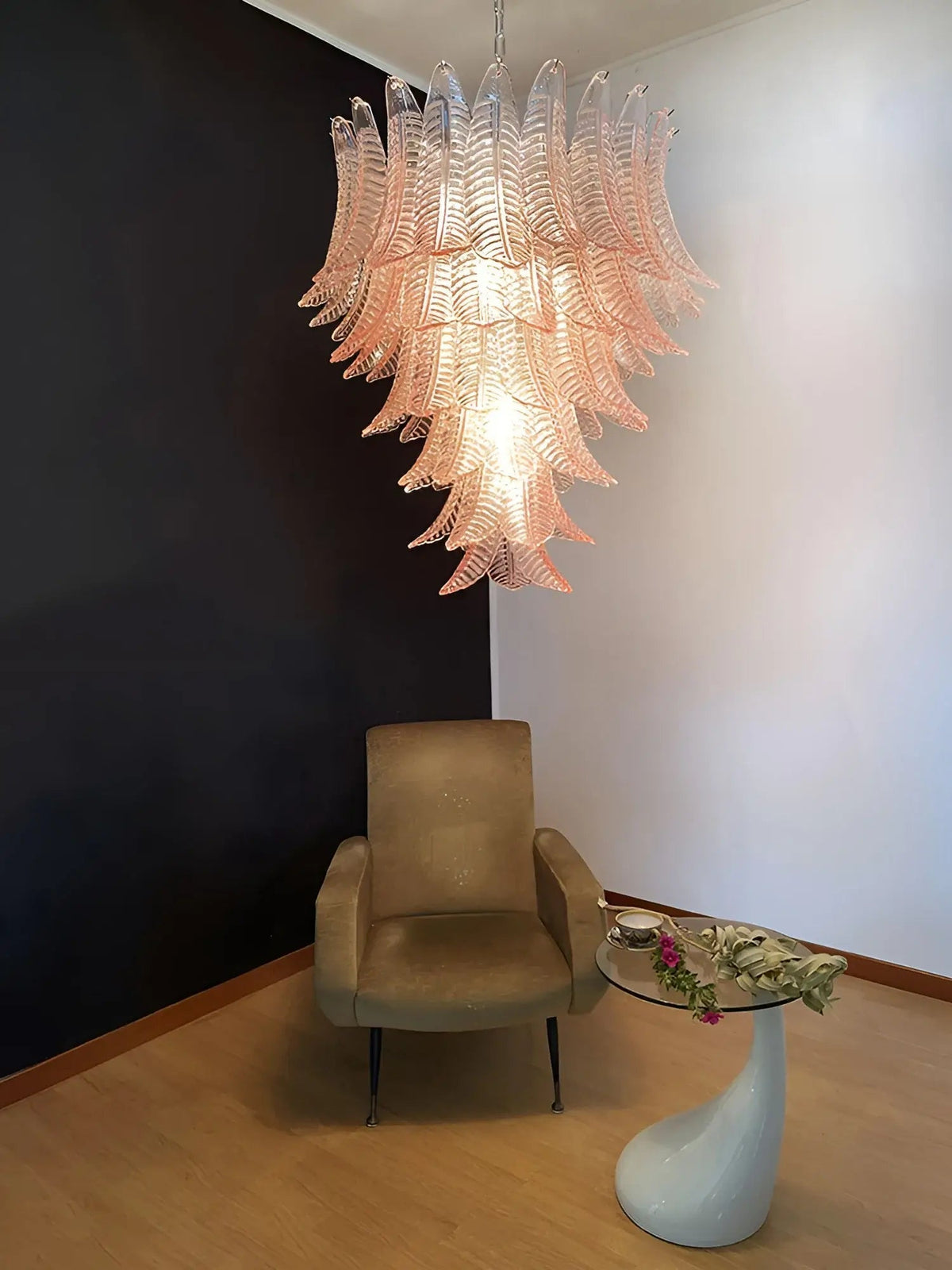 Liorisian lysekrone med kaskadeformede blade i lyserødt Murano-glas, romantisk