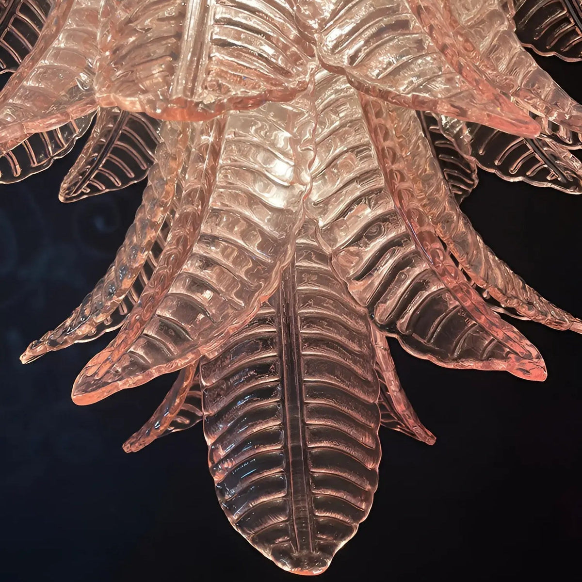 Liorisian lysekrone med kaskadeformede blade i lyserødt Murano-glas, romantisk