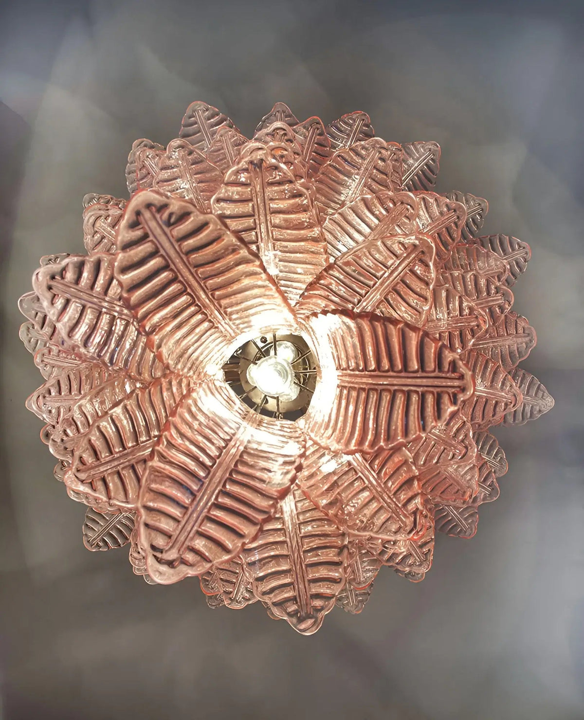 Liorisian lysekrone med kaskadeformede blade i lyserødt Murano-glas, romantisk