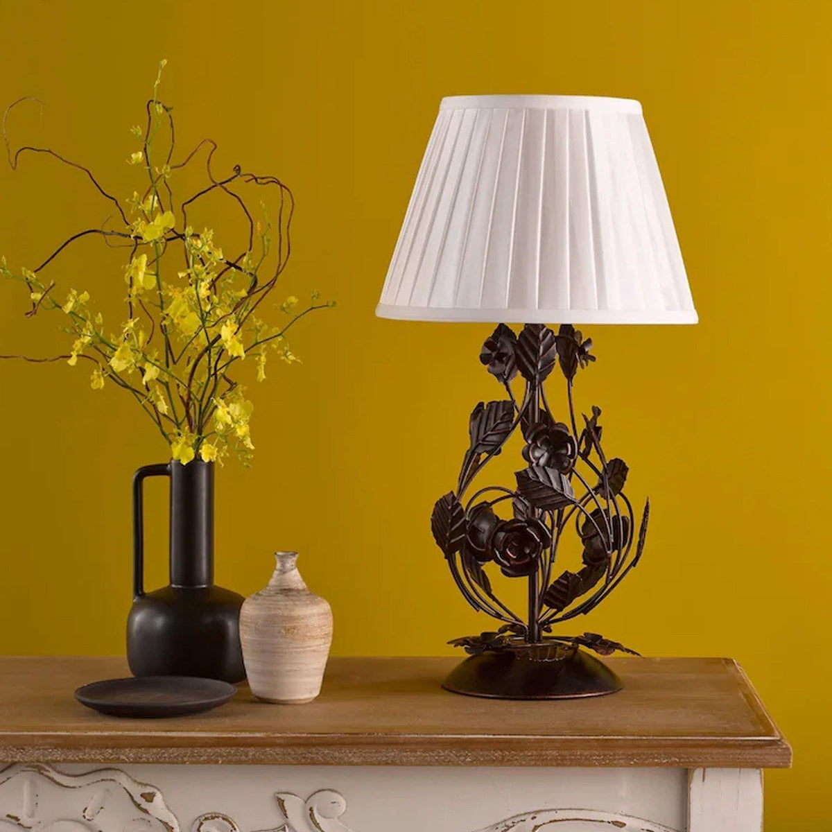 Elarenne bordlampe i smedejern med rose