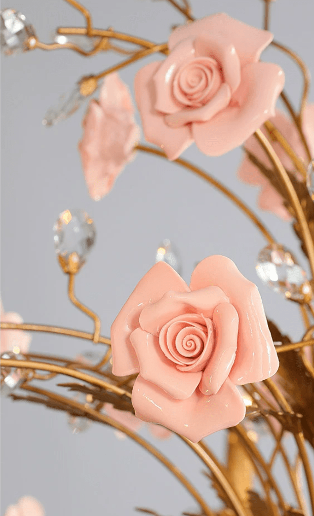 Rosefarvet lysekrone