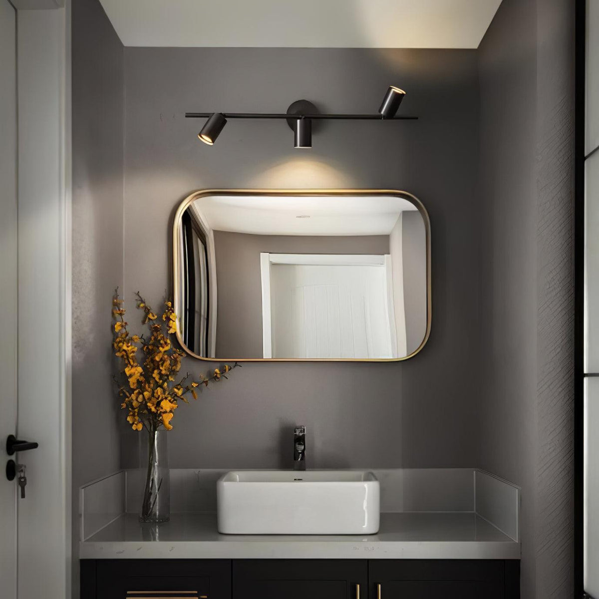 Grover vridbar strålkastarvägglampa i mässing