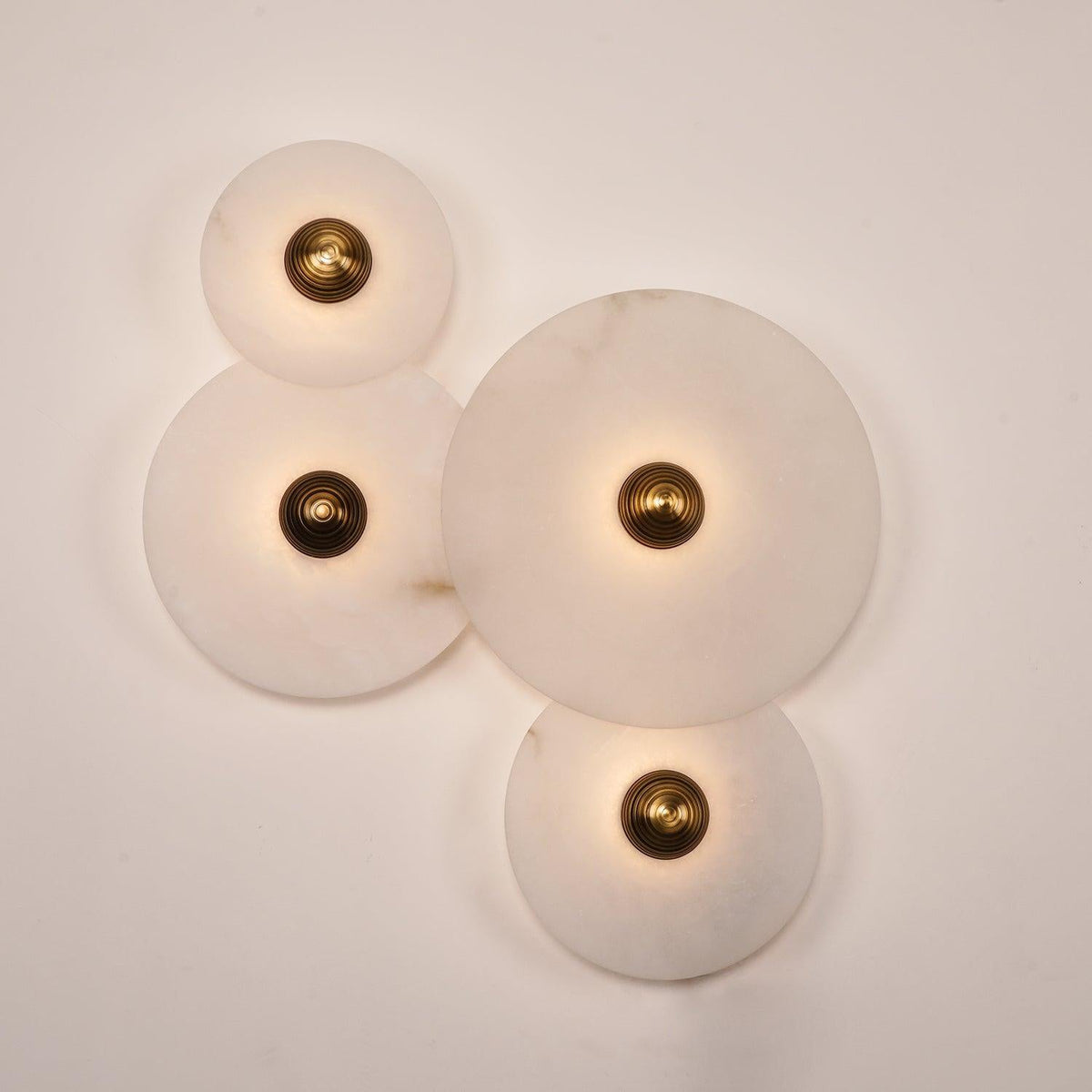 Apollo rund alabastervägglampa