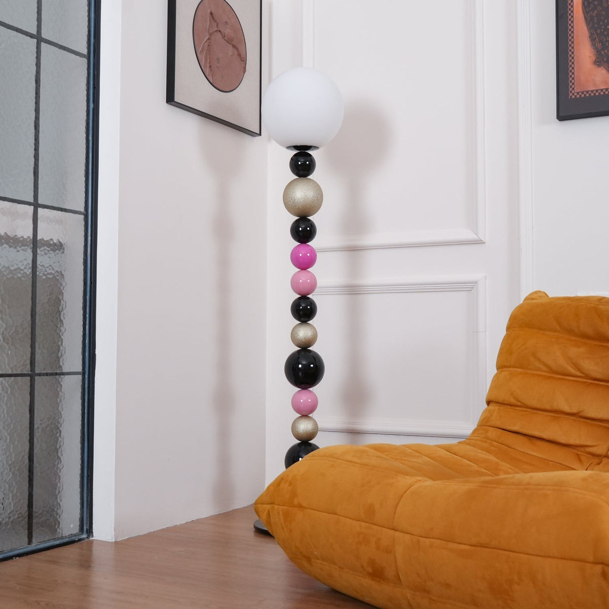 Kaleido gulvlampe med runde stablede kugler