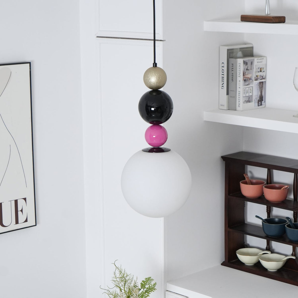 Eshaisra nordisk pendellampe i glas med runde stablede kugler og kunstnerisk design
