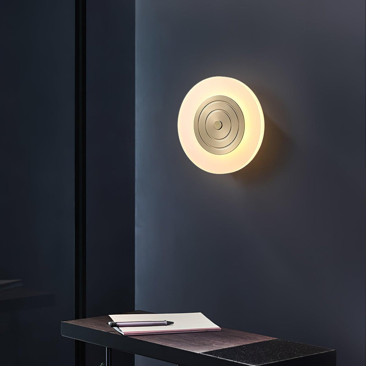 Pyrron rund månv vägglampa