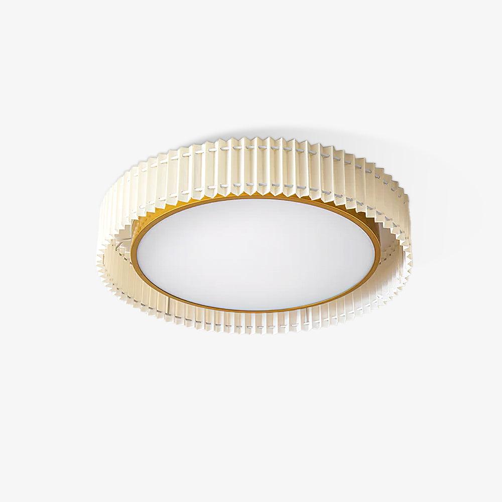 Rund loftslampe med plisseret stof fra Corinila