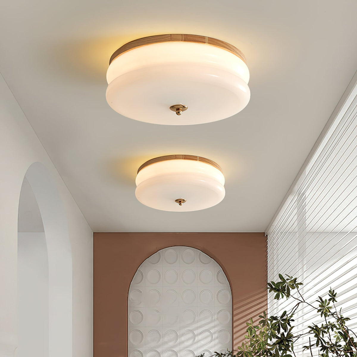 Cora loftslampe med dobbeltlags glasskive i valnød, minimalistisk