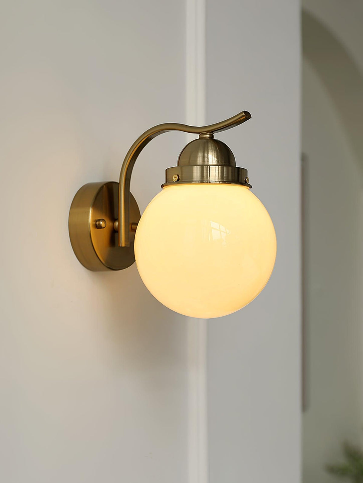 Avrinir moderni minimalistinen lasiseinävalaisin