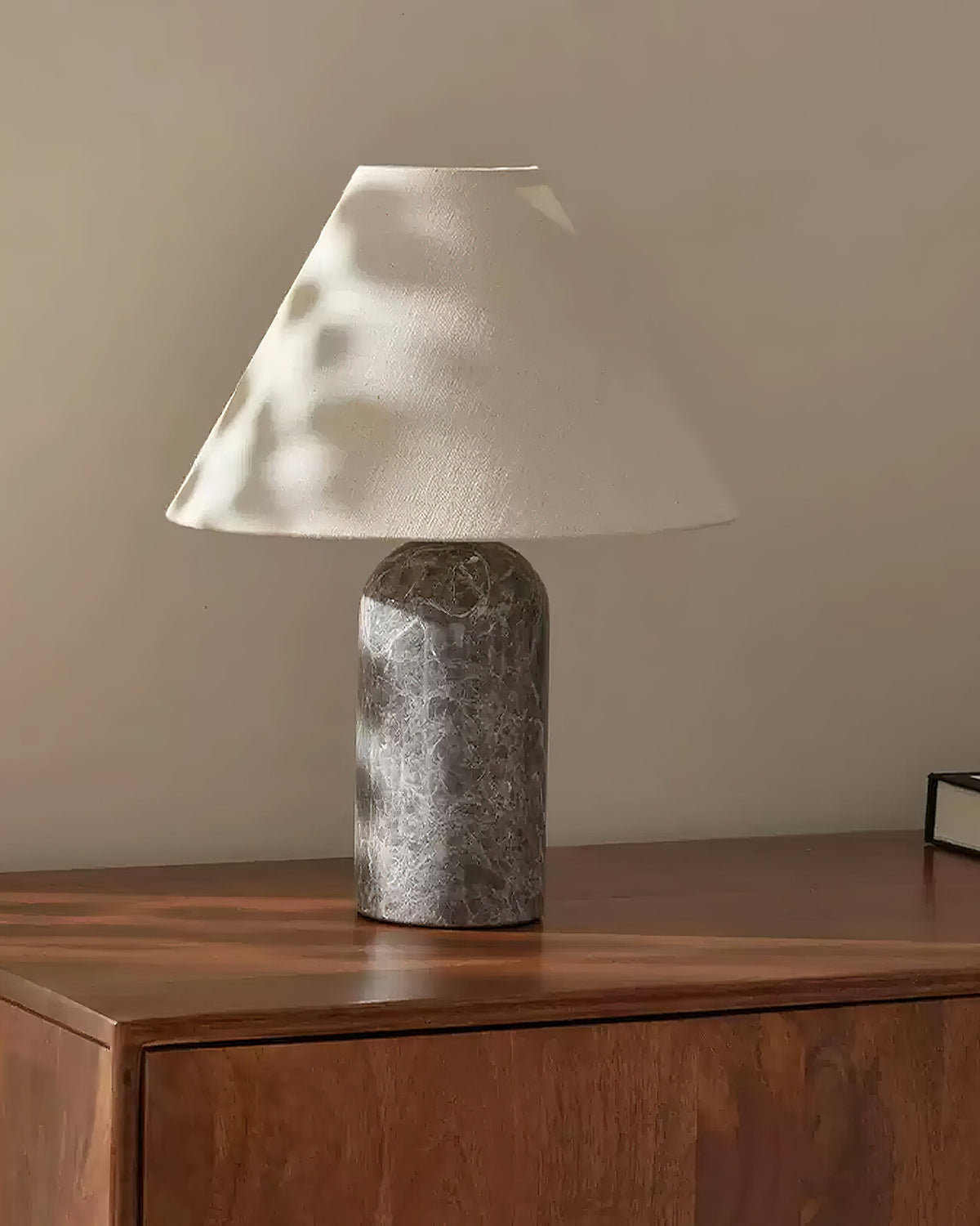 Veralyn-marmorbordlampe