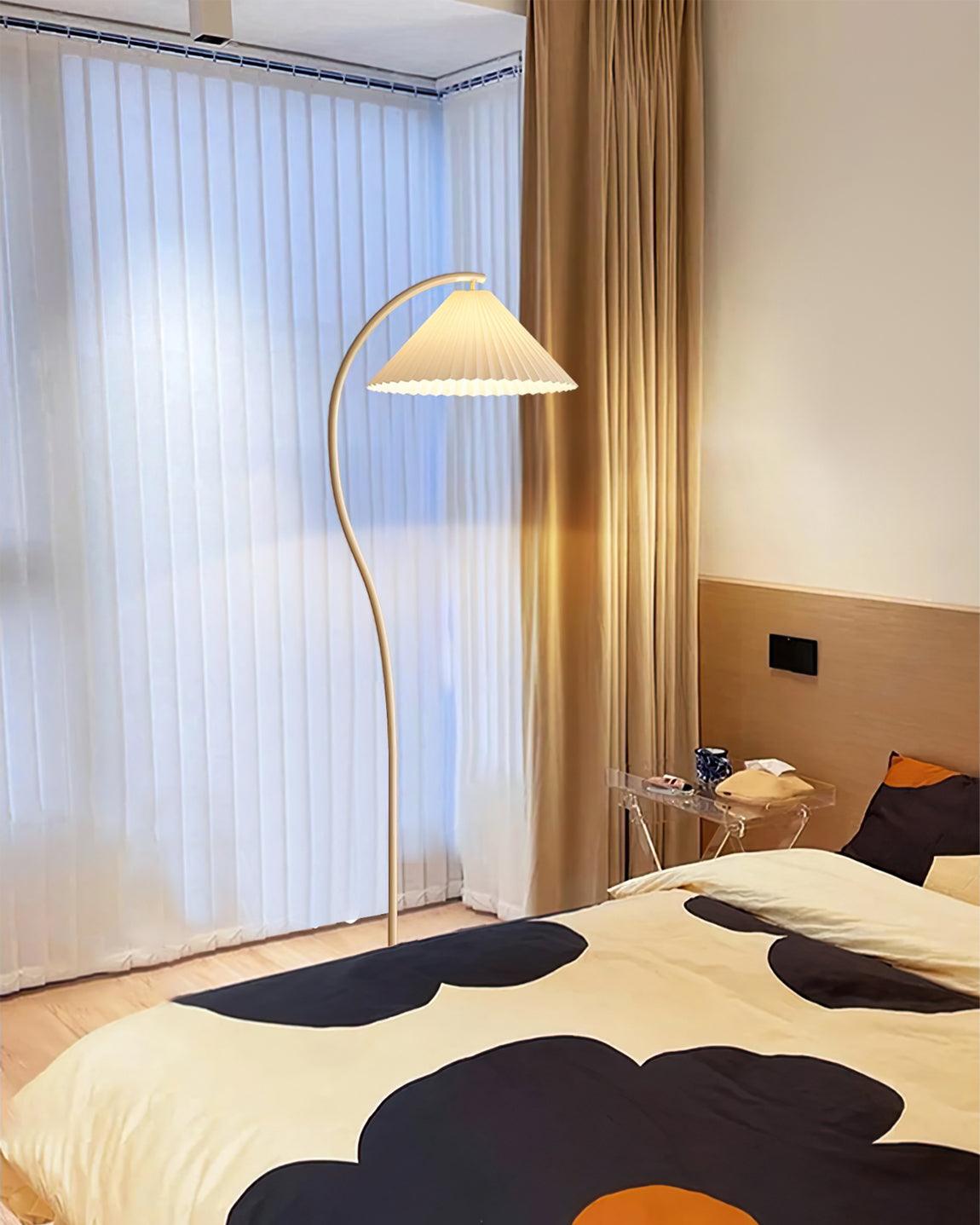 Mytalils modern böjda golvlampa i tyg