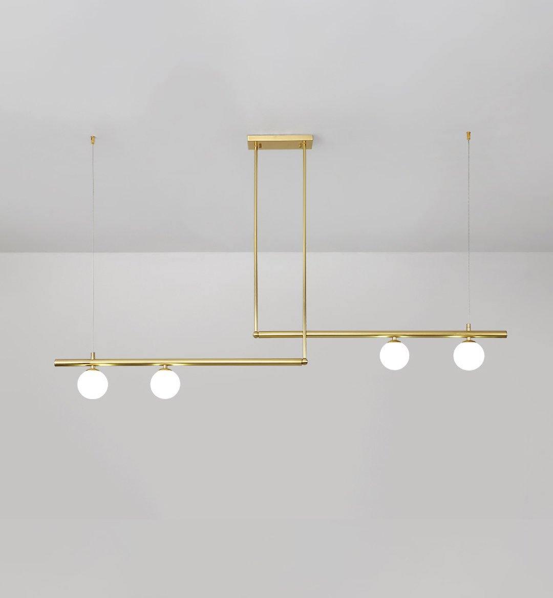 Estix pendellampe i messing, lineær, satellit, minimalistisk