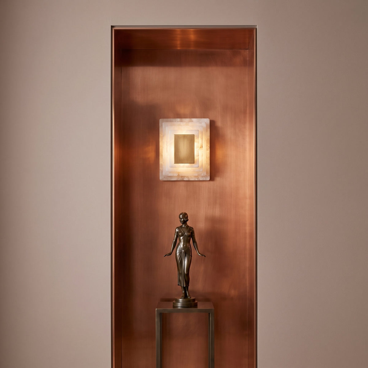 Sedgemere væglampe i flere niveauer med alabast