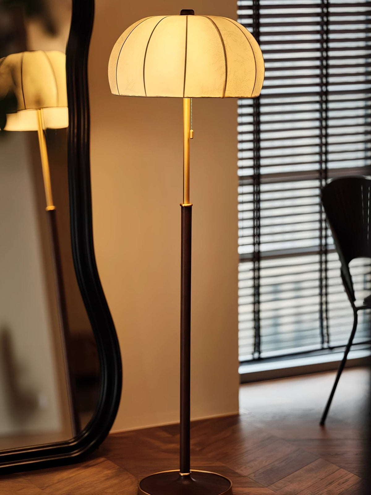 Cularo gulvlampe i stof og træ