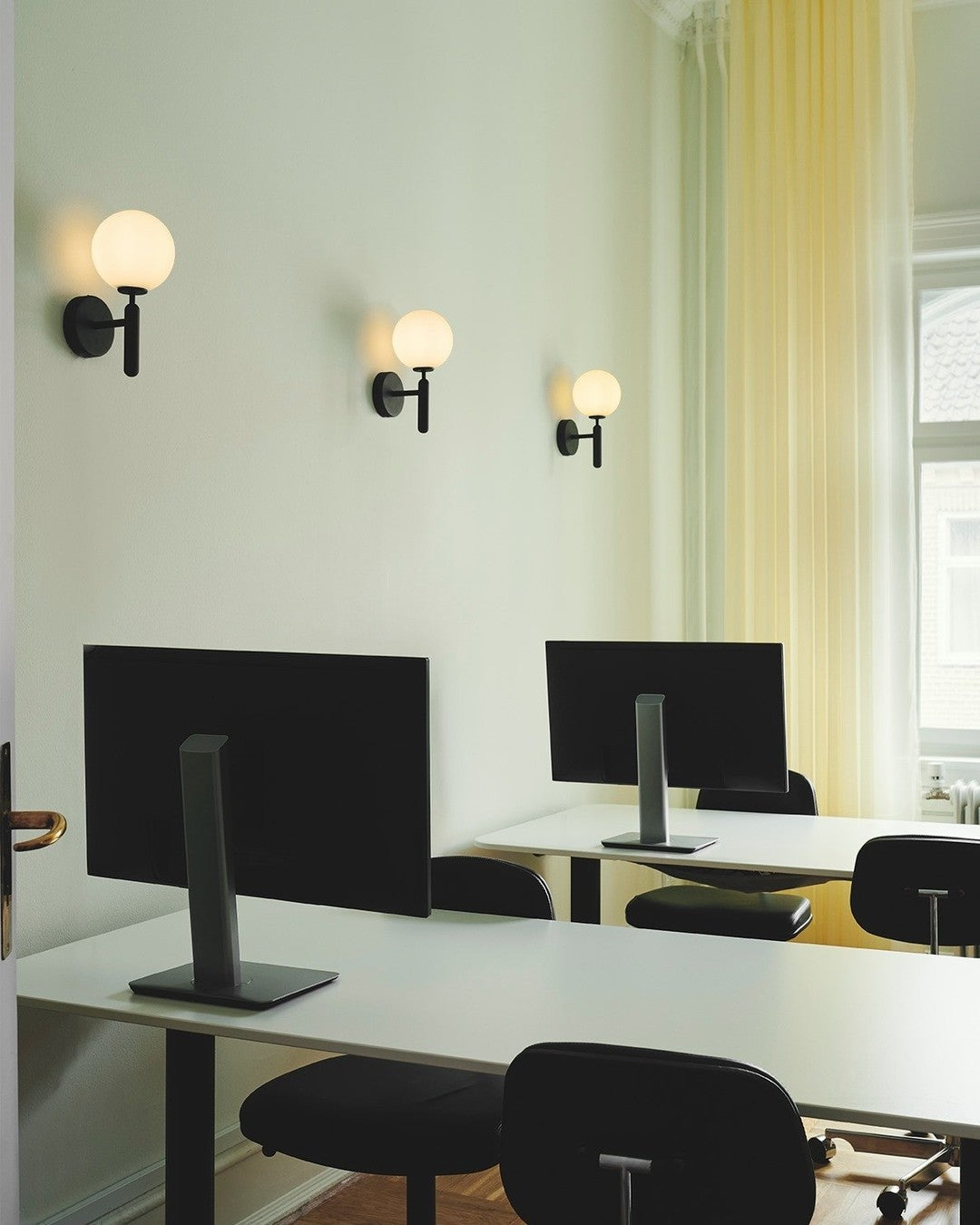 Luminária de parede Ilirila moderna e minimalista de latão e vidro