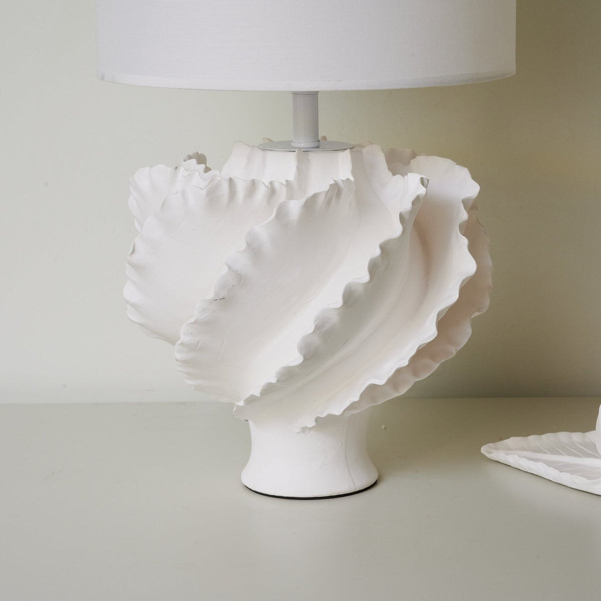 Keith modern bordslampa i keramik